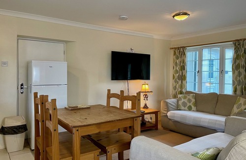 Trewassa Cottage | Pendragon Cottage Llamrai Lounge/Diner Sleeps 4