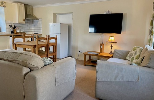 Trewassa Cottage | Pendragon Cottage Llamrai Lounge/Diner Sleeps 4