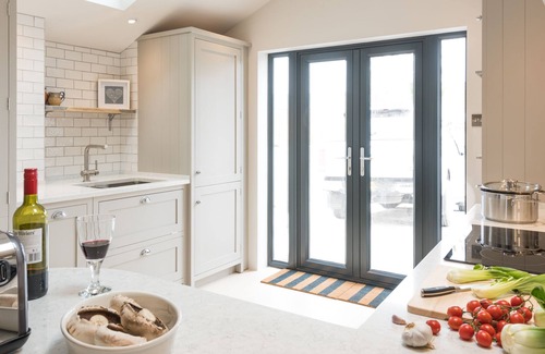 St Ives House | Pendynas, luxury home, heart of St Ives. Beaches, shops, restaurants all very close. Free parking for 2 cars. Free WiFi.