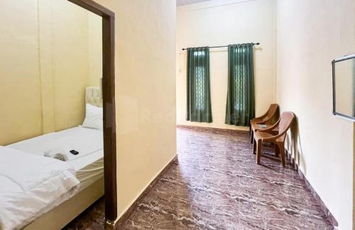 Banyuasin Hotel | Penginapan Dvn & Tmy 01 Mitra RedDoorz