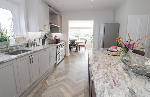 Llanrwst Cottage | PENGWERN, pet friendly, with hot tub in Llanrwst