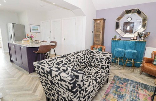 Llanrwst Cottage | PENGWERN, pet friendly, with hot tub in Llanrwst