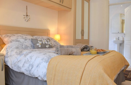 Kenton Cottage | Penhayes View is the perfect base for five guests to explore the Devon beaches, cycle alongside the