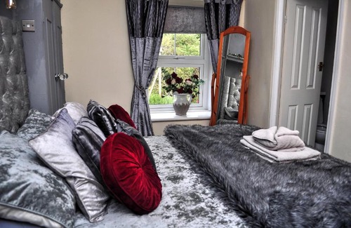 Bryn-crug Hotel | Peniarth arms