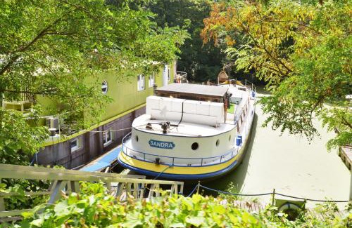 Vigneux-sur-Seine Boat Rental | Peniche refuge Seine