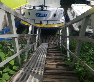 Vigneux-sur-Seine Boat Rental | Peniche refuge Seine
