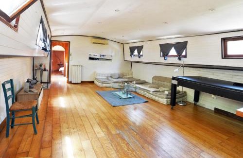 Vigneux-sur-Seine Boat Rental | Peniche refuge Seine
