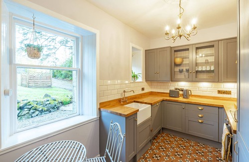 Newton Stewart Cottage | Penninghame West Lodge - a cottage that sleeps 10 guests in 5 bedrooms