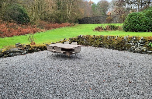 Newton Stewart Cottage | Penninghame West Lodge - a cottage that sleeps 10 guests in 5 bedrooms