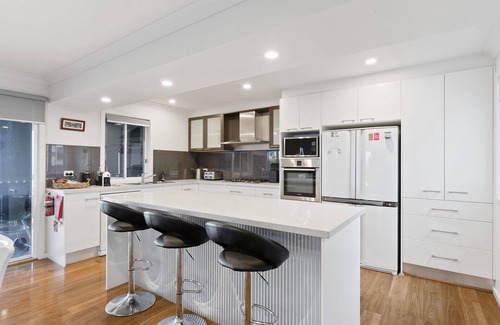 San Remo House | Pennishells by Ready Set Stay- Beach views & WIFI