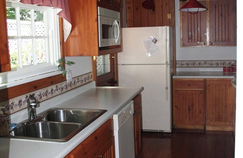 West Boothbay Harbor Cottage | Pennoyer Point Cottage - 4 BR Waterfront Cottage B- Mooring Access + Shared Dock