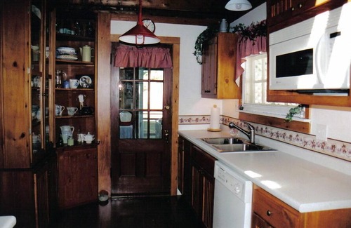 West Boothbay Harbor Cottage | Pennoyer Point Cottage - 4 BR Waterfront Cottage B- Mooring Access + Shared Dock