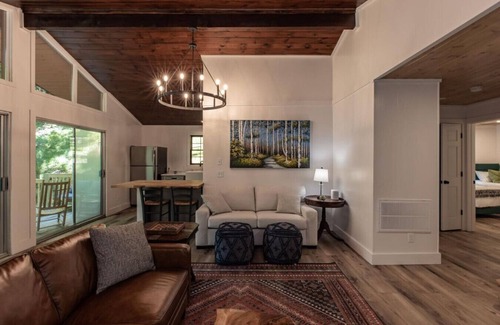 Deep Gap Cabin | Penny Creek Cabin 2 bed 1 bath sleeps 6,Creekside*