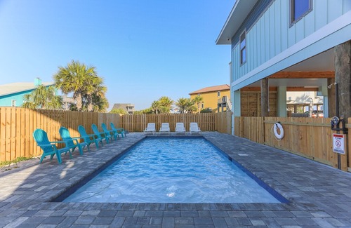 Pensacola Beach House | Pensacola Beach is open for short-term rentals.......Come spray at GRBH!