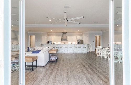 Pensacola Beach House | Pensacola Beach is open for short-term rentals.......Come spray at GRBH!
