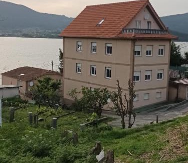Redondela House | Pensión O Regato