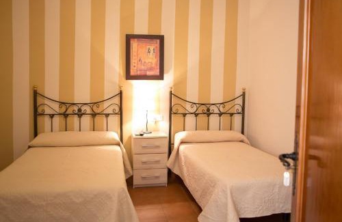 Casabermeja House | Pensión y apartamentos El Taxi