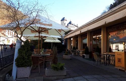 Karlstejn House | Pension a Restaurace Vyhlídka