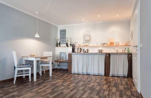 Zschieren Apartment | Pension Adele - Ruhig, direkt am Elberadweg & Badesee mit Balkon