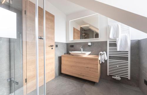 Lenggries Apartment | Pension BergMoment Ferienwohnungen oder Zimmer mit Frühstück