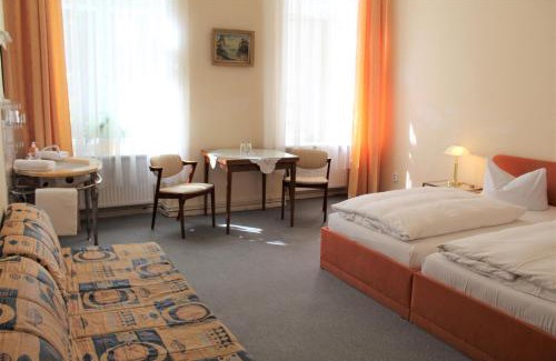 West Berlin Centre House | Pension Brinn