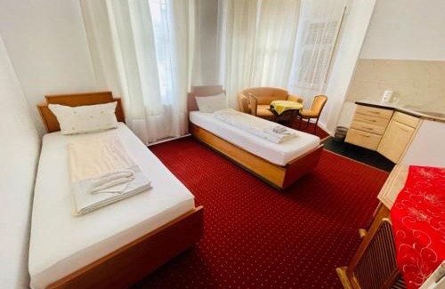 Lechhausen-Ost Hotel | Pension De Lux Augsburg