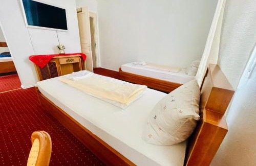 Lechhausen-Ost Hotel | Pension De Lux Augsburg