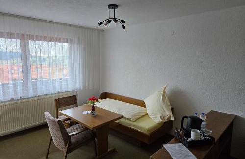 Herrischried House | Pension Hauber - Kirschtortenzimmer mit Balkon