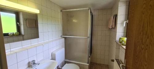 Herrischried House | Pension Hauber - Kirschtortenzimmer mit Balkon
