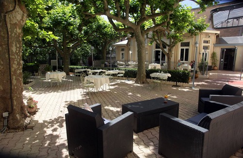 Lamalou-les-Bains Apartment | Pension hotel 30 metres from the spa