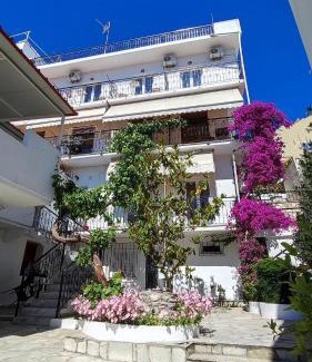 Skiathos Hotel | Pension Mando