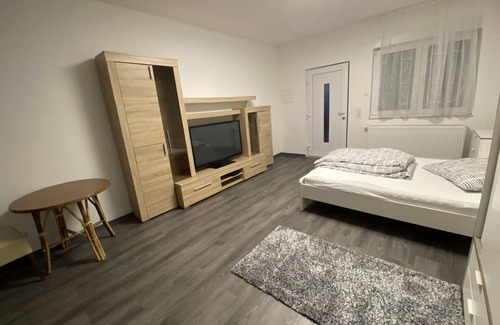 Neckarau House | Pension Neon