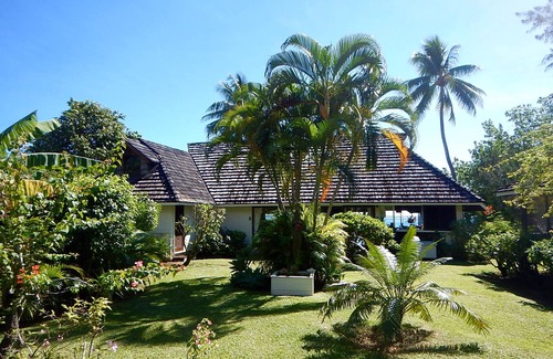 Maharepa Villa | Pension Poerani Moorea - DeLuxe Suite, living room, kitchen, 2 bedrooms a/c