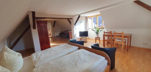 Schadeleben House | Pension Robinienhof
