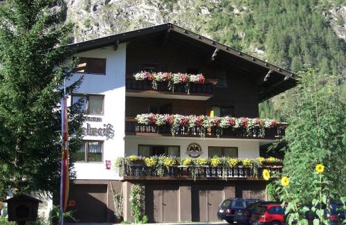 Heiligenblut Bed & Breakfast | Pension und Apartment Edelweiß