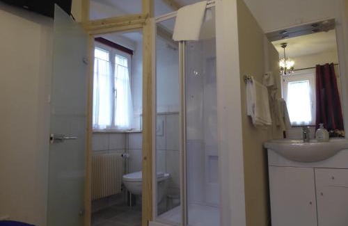 Weil am Rhein House | Pension Zur Rose