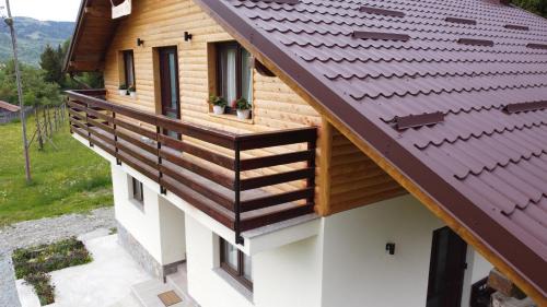 Moisei House | Pensiunea Floare de Colt