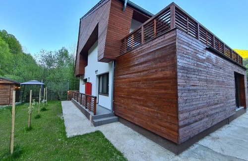 Tarcau House | Pensiunea Floarea Soarelui