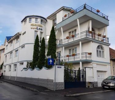 Centrul Nou House | Pensiunea Leo