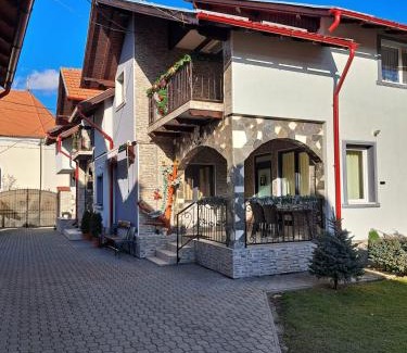 Zarnesti House | Pensiunea Monady