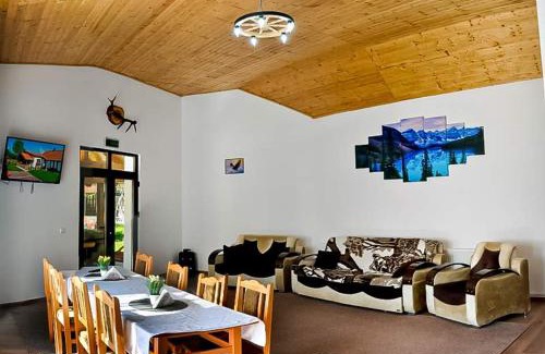 Malaiesti House | Pensiunea Narcisa cu Ciubar