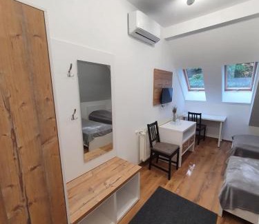 Livezeni Bed & Breakfast | Pensiunea Nossa Panzió
