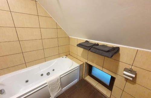 Livezeni Bed & Breakfast | Pensiunea Nossa Panzió