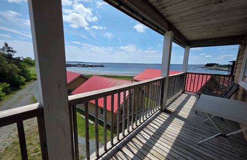 Hunts Point Apartment | Pent House at Hunts Point Beach Cottages