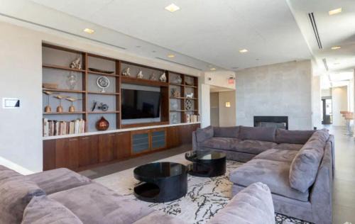 Aurora Highlands Apartment | Pentagon Luxe Apartments Arlington - Near DC