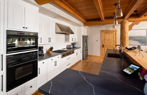 Saddle Ridge Cabin | Penthouse 1 3 Bedroom Lodge by Moonlight Basin Lodging