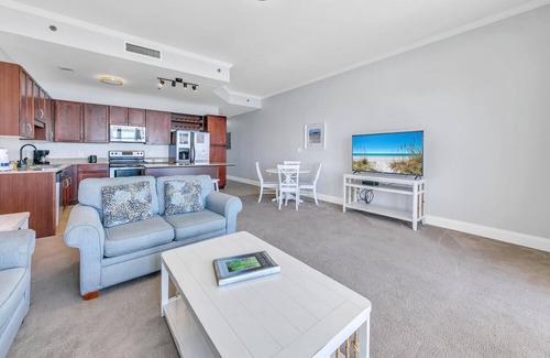 Panama City Beach Condo | 🏖️Penthouse - 1BR+Bunks Laketown Wharf 2013🏖️