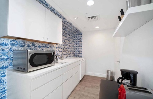 West Avenue Apartment | Penthouse 2 Bed 2 Bath Bay View with Balcony