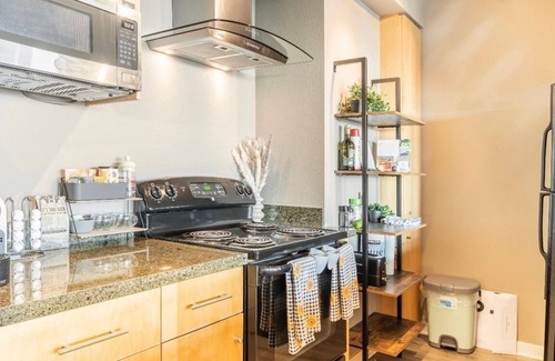 Northwest Bellevue Apartment | Penthouse 2b 2b +Gym +Yoga Room +Lounge +Pool +WiFi in Downtown Bellevue