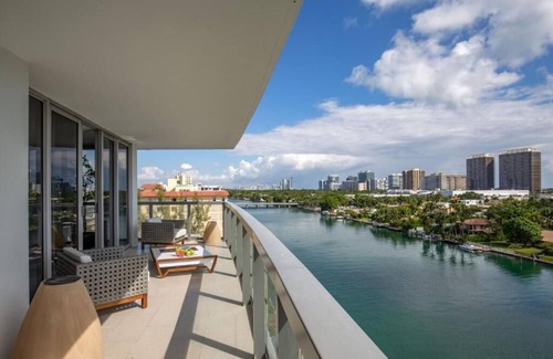 Bay Harbor Islands Apartment | Penthouse 4 Bedroom | Water Views | Roof Top Pool!